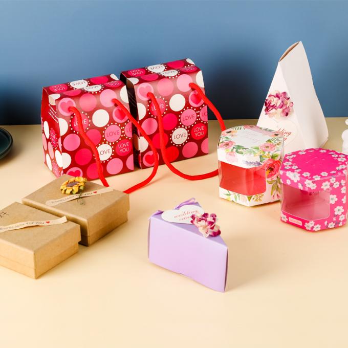 Dimensioni personalizzate Confezioni di caramelle in cartone accettate Scatola regalo con finestra trasparente e maniglie di corda 6