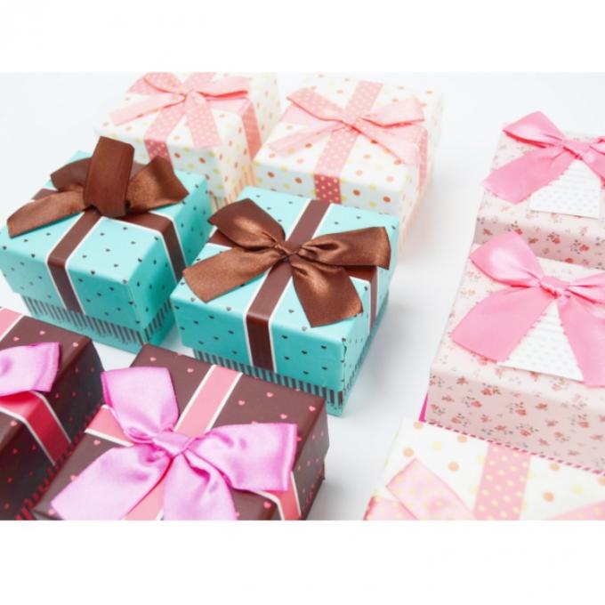 Low MOQ Custom Logo Lovely Festival Gift Paper Cartone Gioielleria Scatola con rivestimento UV 6