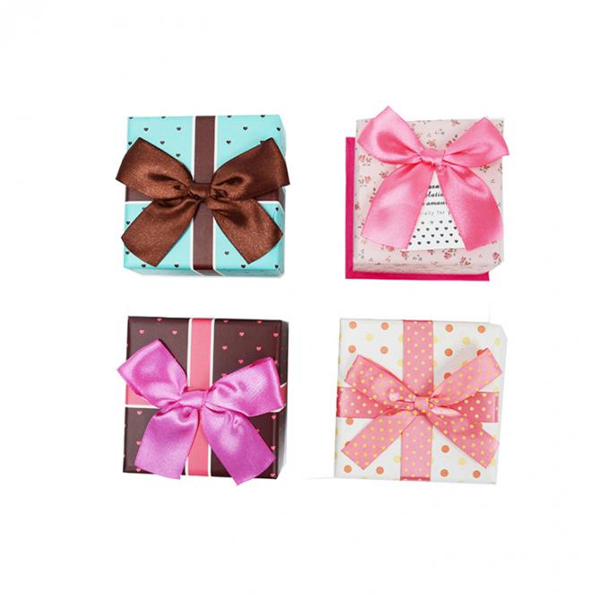 Low MOQ Custom Logo Lovely Festival Gift Paper Cartone Gioielleria Scatola con rivestimento UV 5