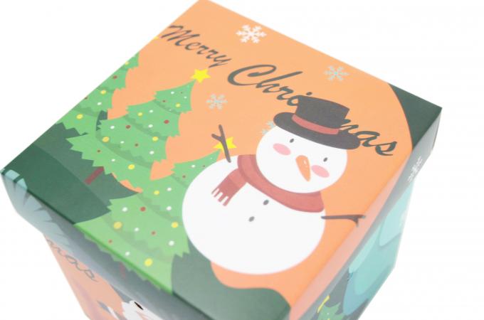 Personalizzazione Xmas Babbo Natale pupazzo di neve imballaggio piccolo regalo stampato regalo di Natale scatole di caramelle con tappo 9