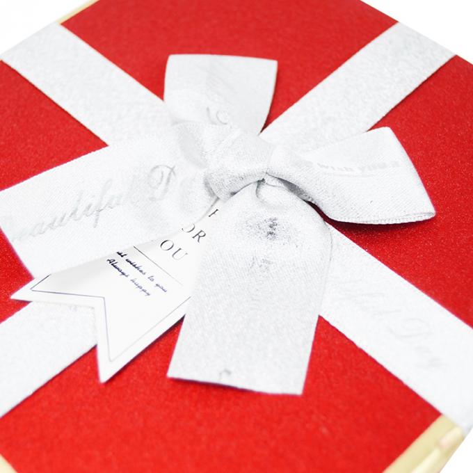 Confezione cartacea per gioielli con tappo a nastro 3
